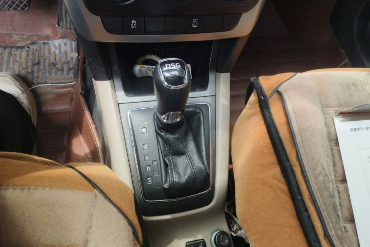 Used Skoda Yeti 2014 1.4TSI DSG Explorer Edition Gear Lever