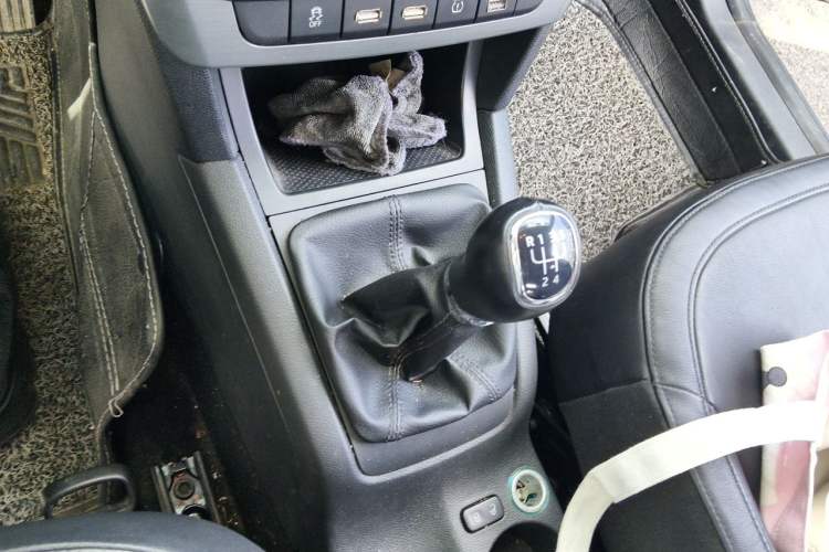 Used Skoda Yeti 2014 1.4TSI Manual Polar Edition Gear Lever