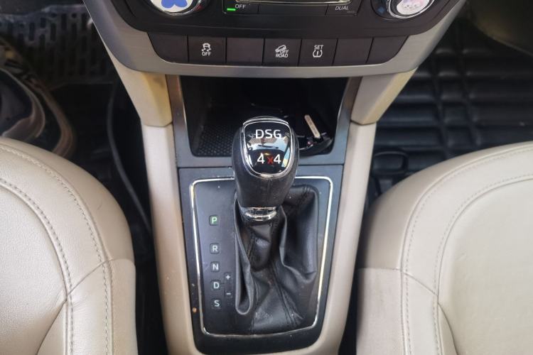 Used Skoda Yeti 2014 1.8TSI DSG Polar Edition Gear Lever