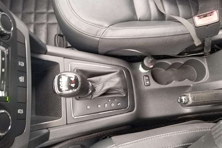 Used Skoda Yeti 2014 1.8TSI DSG Polar Edition Gear Lever