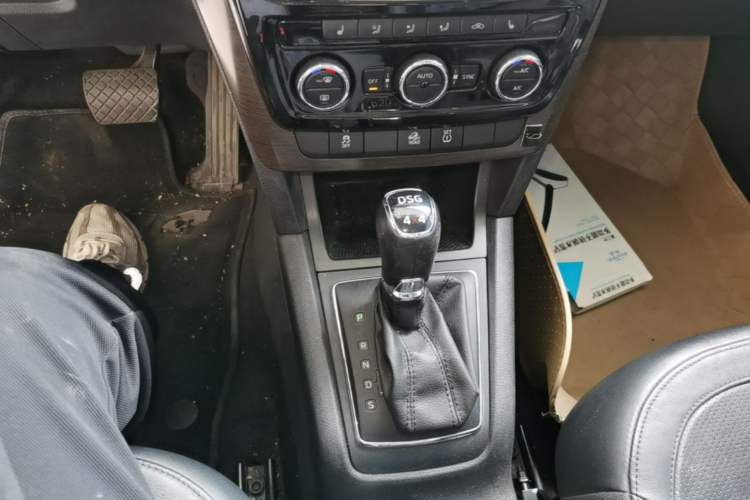 Used Skoda Yeti 2014 1.8TSI DSG All-Wheel Drive Edition Gear Lever