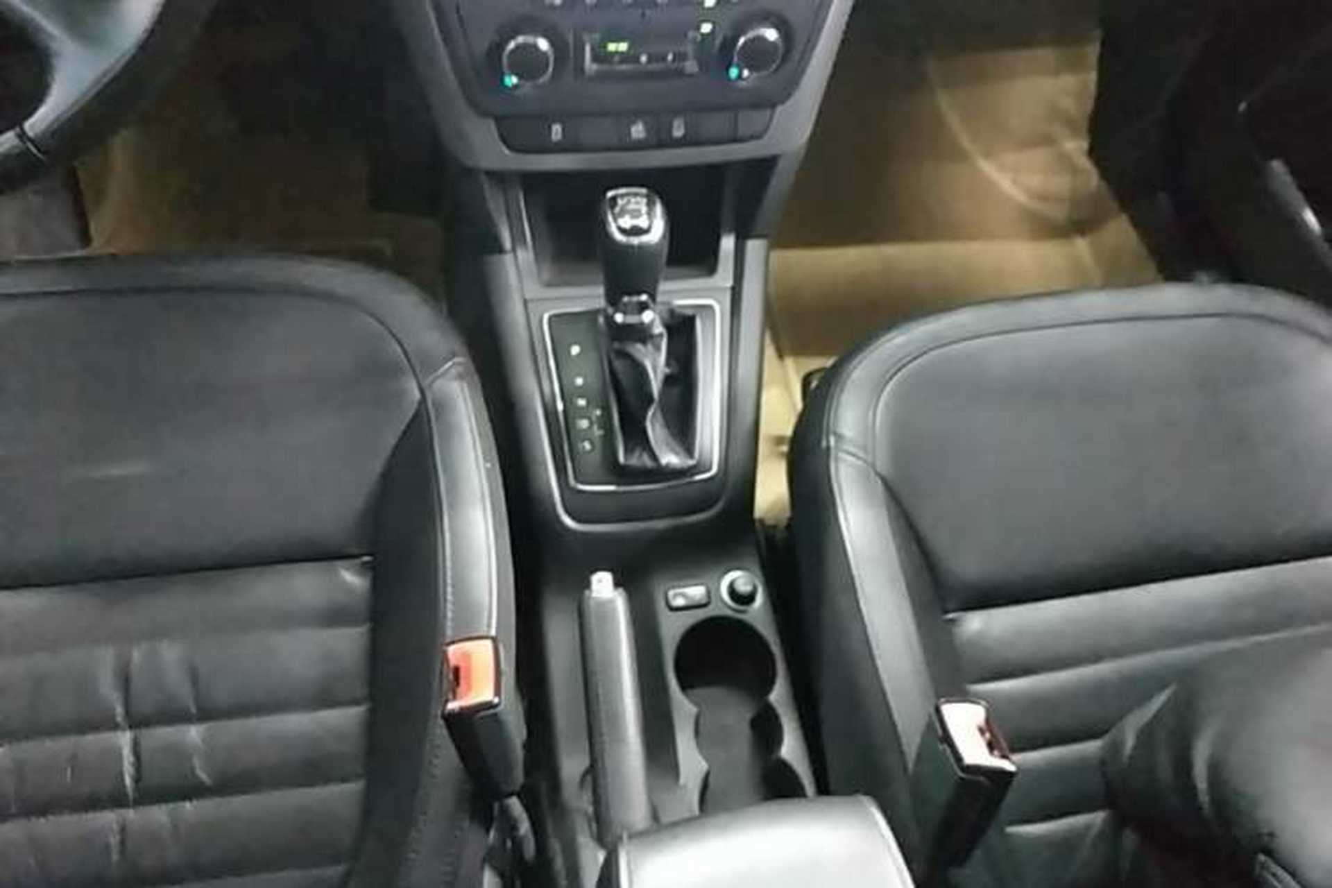 Used Skoda Yeti 2014 1.8TSI DSG Polar Edition Gear Lever