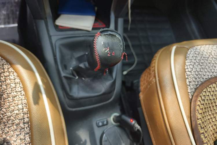 Used Skoda Yeti 2014 1.4TSI Manual Polar Edition Gear Lever