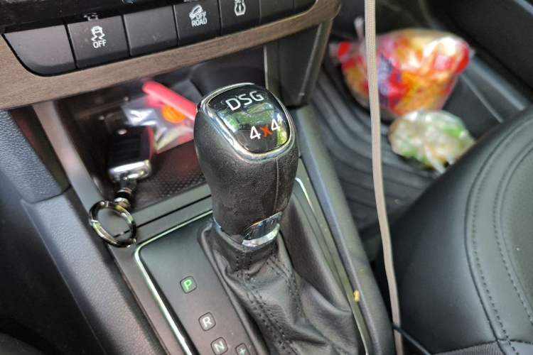 Used Skoda Yeti 2014 1.8TSI DSG All-Wheel Drive Edition Gear Lever