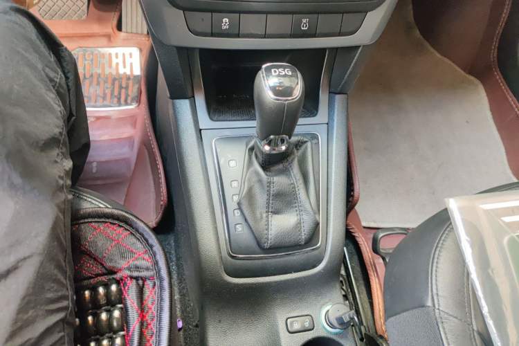 Used Skoda Yeti 2014 1.4 TSI DSG Polar Edition Gear Lever
