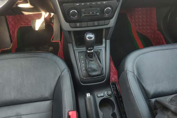 Used Skoda Yeti 2014 1.4 TSI DSG Polar Edition Gear Lever