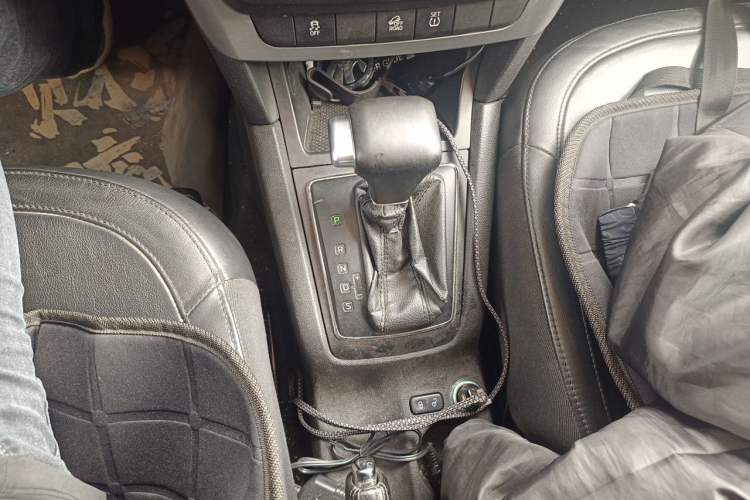 Used Skoda Yeti 2014 1.8TSI DSG Polar Edition Gear Lever