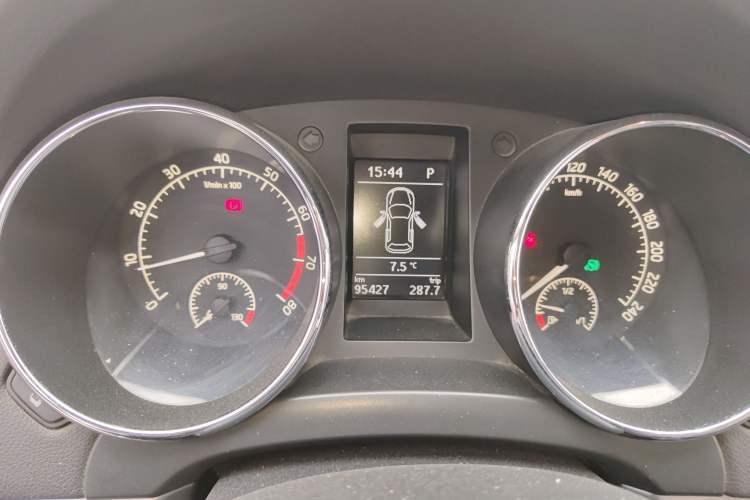 Used Skoda Yeti 2014 1.8TSI DSG Polar Edition Instrument Cluster