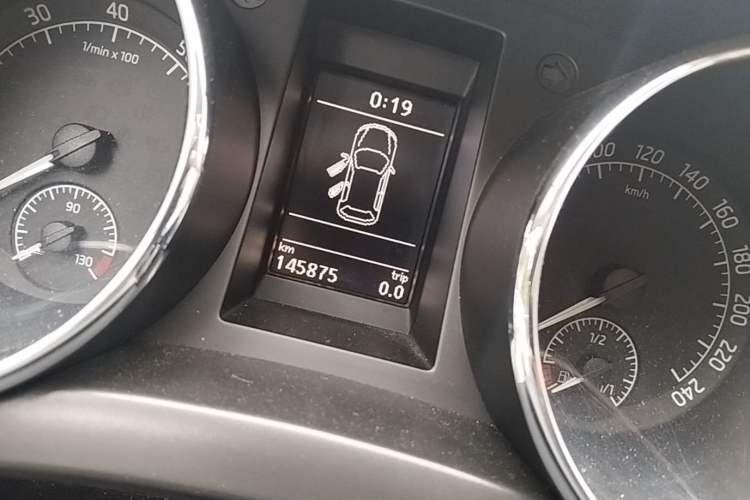 Used Skoda Yeti 2014 1.8TSI DSG Polar Edition Instrument Cluster
