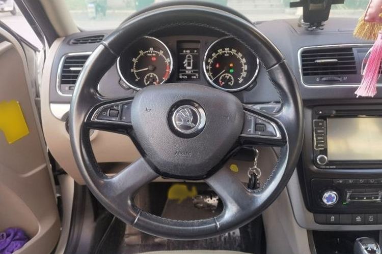 Used Skoda Yeti 2014 1.8TSI DSG Polar Edition Interior 1