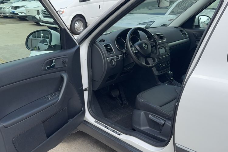 Used Skoda Yeti 2014 1.4 TSI DSG Polar Edition Interior 2
