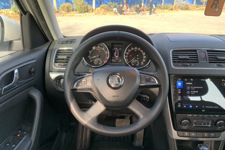 Used Skoda Yeti 2014 1.4 TSI DSG Polar Edition Interior 3