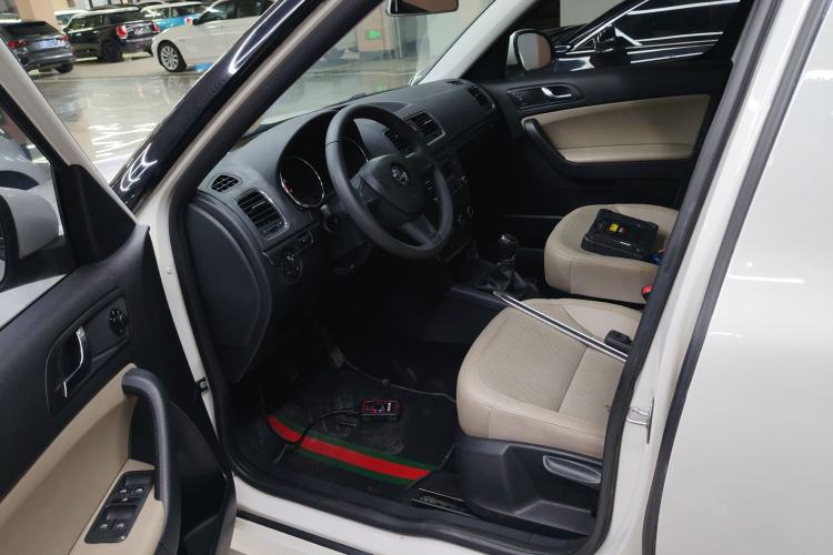 Used Skoda Yeti 2014 1.4TSI Manual Colorful Edition Interior 3
