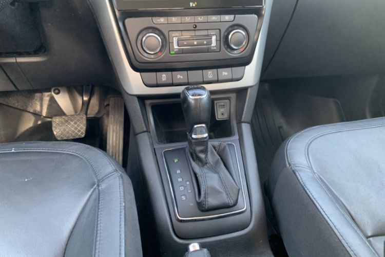 Used Skoda Yeti 2014 1.4 TSI DSG Polar Edition Interior 4