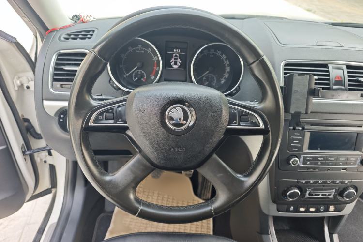 Used Skoda Yeti 2014 1.4TSI Manual Polar Edition Interior 4