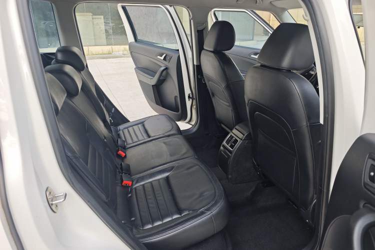 Used Skoda Yeti 2014 1.4TSI Manual Polar Edition Interior 6