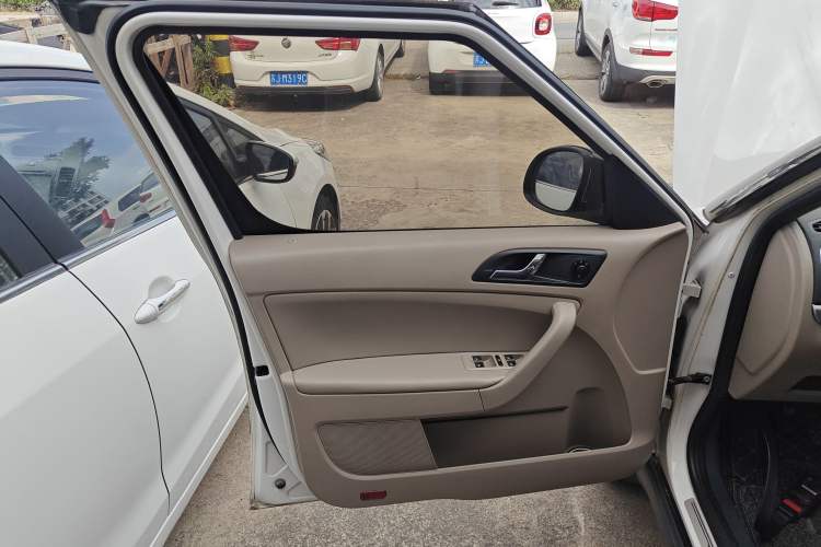 Used Skoda Yeti 2014 1.4TSI Manual Polar Edition Left Front Door Interior