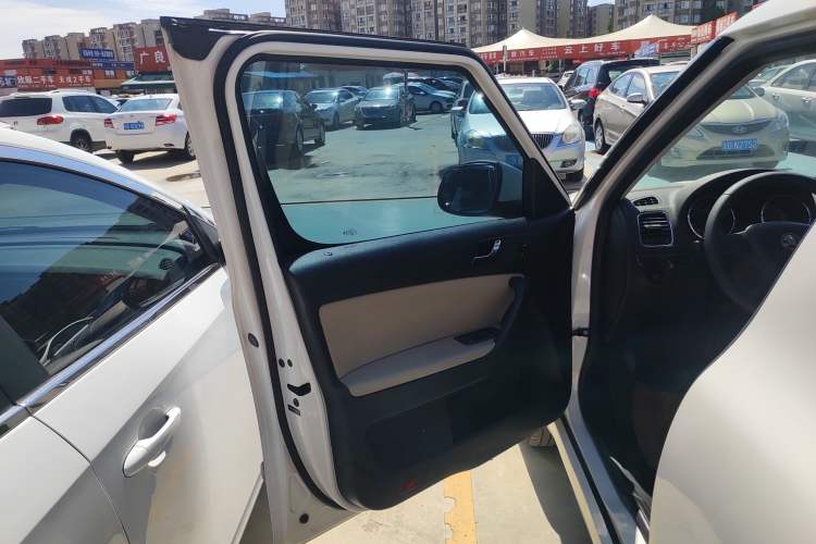 Used Skoda Yeti 2014 1.6L Manual Colorful Edition Left Front Door Interior