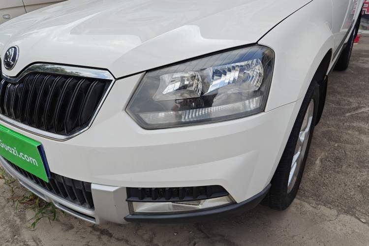 Used Skoda Yeti 2014 1.4TSI Manual Polar Edition Left Front Headlight