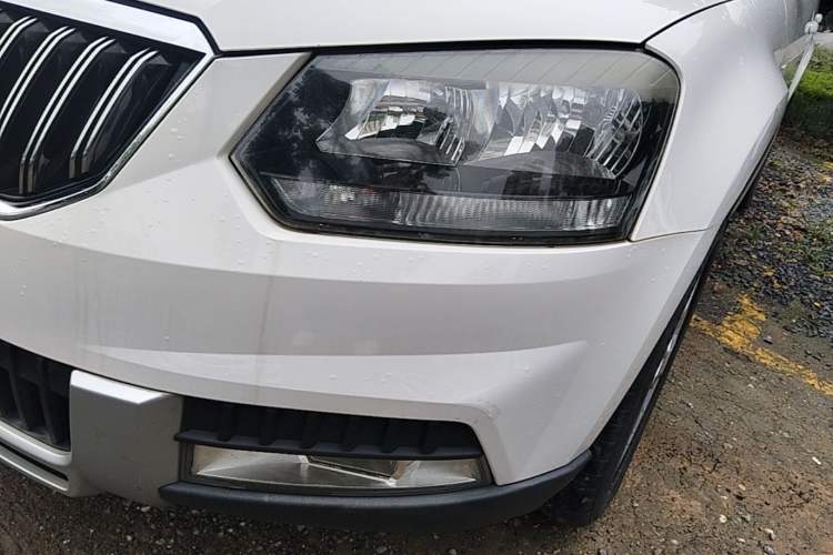 Used Skoda Yeti 2014 1.8TSI DSG Polar Edition Left Front Headlight