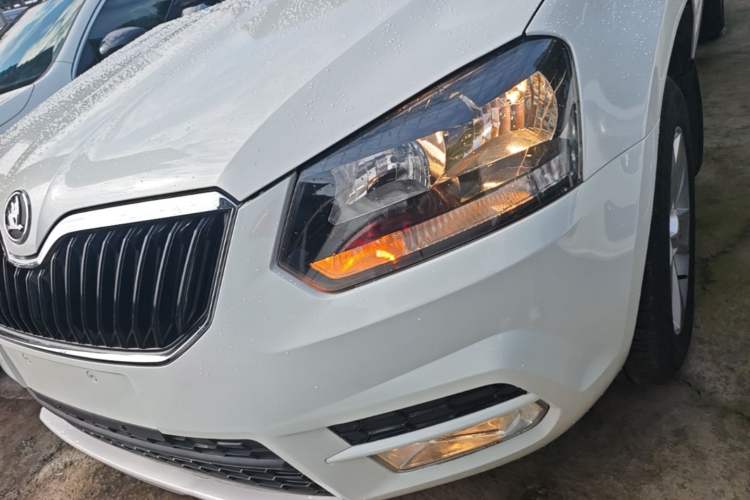 Used Skoda Yeti 2014 1.4TSI DSG Vibrant Edition Left Front Headlight