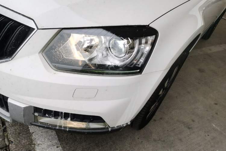 Used Skoda Yeti 2014 1.8TSI DSG All-Wheel Drive Edition Left Front Headlight
