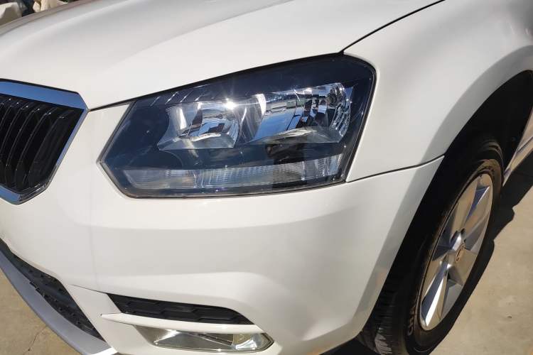 Used Skoda Yeti 2014 1.6L Manual Colorful Edition Left Front Headlight