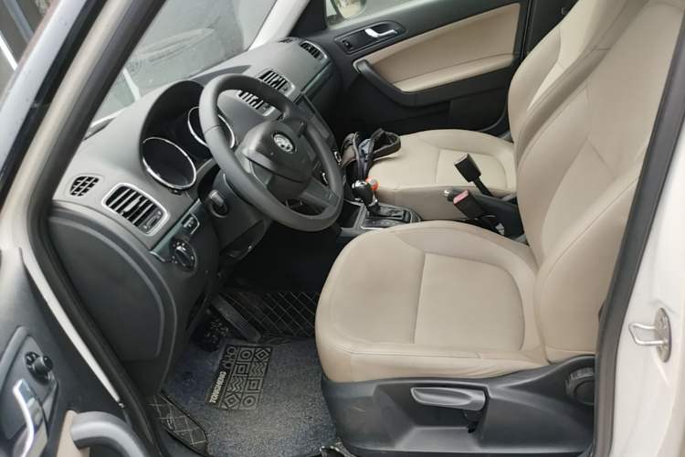 Used Skoda Yeti 2014 1.4TSI DSG Vibrant Edition Left Front Seat