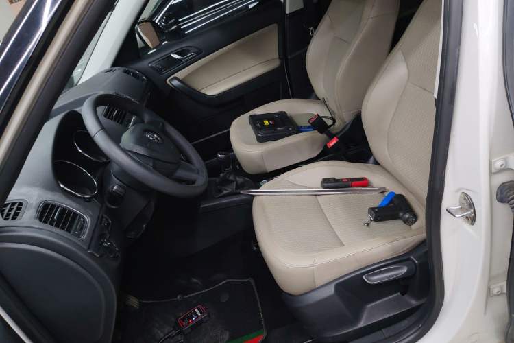 Used Skoda Yeti 2014 1.4TSI Manual Colorful Edition Left Front Seat