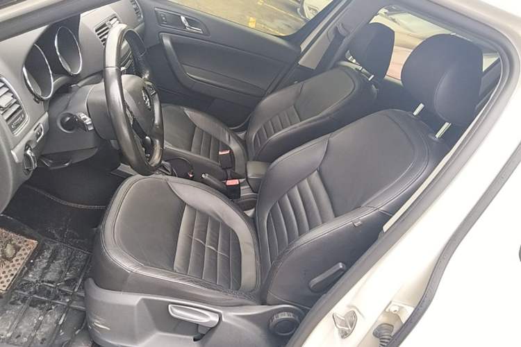 Used Skoda Yeti 2014 1.8TSI DSG Polar Edition Left Front Seat