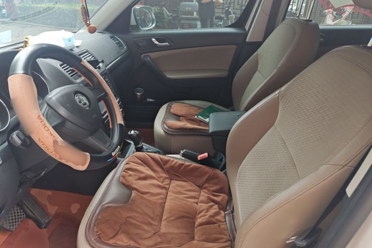 Used Skoda Yeti 2014 1.4TSI DSG Vibrant Edition Left Front Seat