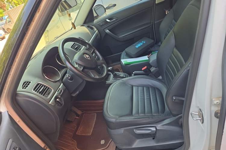 Used Skoda Yeti 2014 1.8TSI DSG Polar Edition Left Front Seat