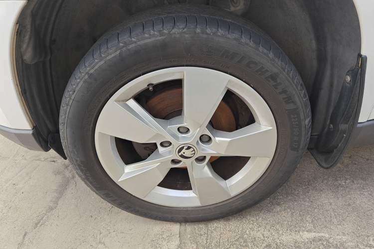 Used Skoda Yeti 2014 1.4TSI Manual Polar Edition Left Front Wheel Hub