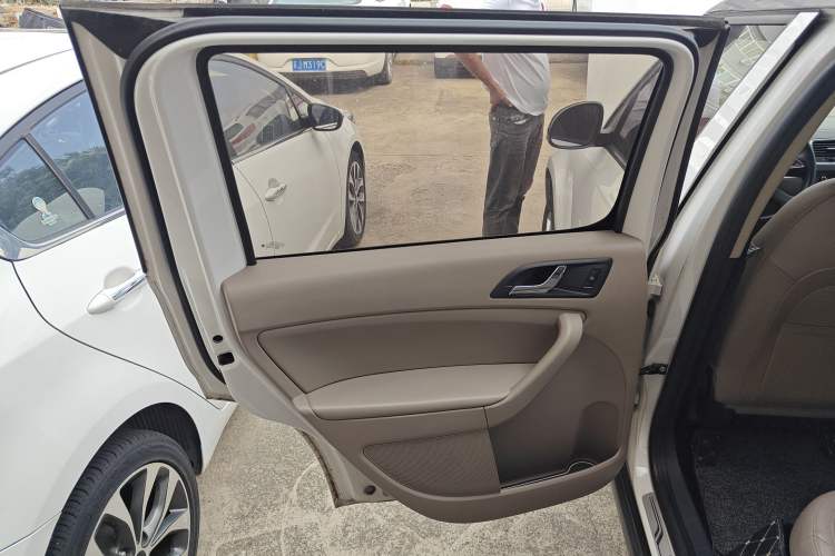 Used Skoda Yeti 2014 1.4TSI Manual Polar Edition Left Rear Door Interior