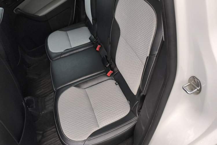 Used Skoda Yeti 2014 1.4TSI DSG Vibrant Edition Left Rear Seat