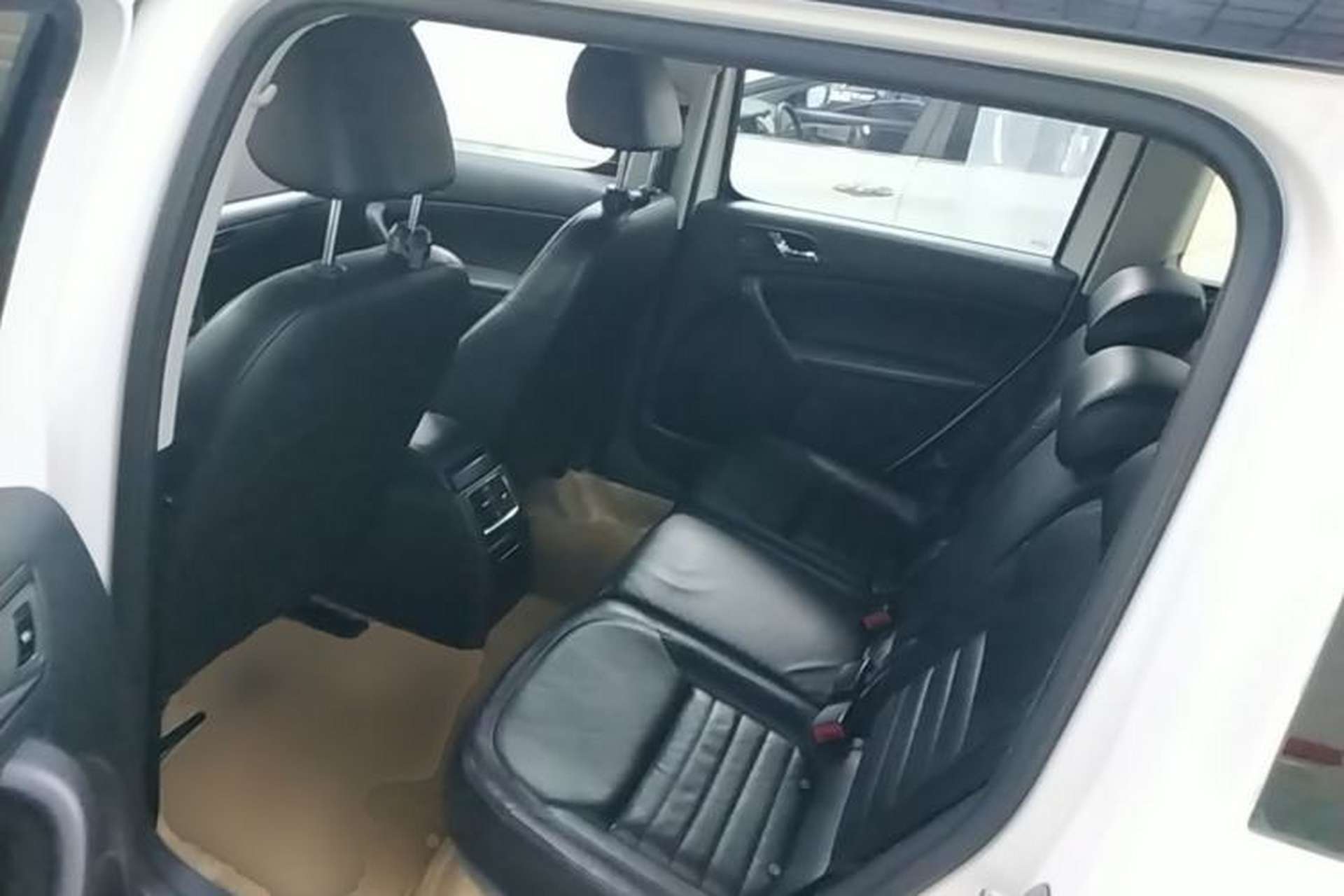 Used Skoda Yeti 2014 1.8TSI DSG Polar Edition Left Rear Seat