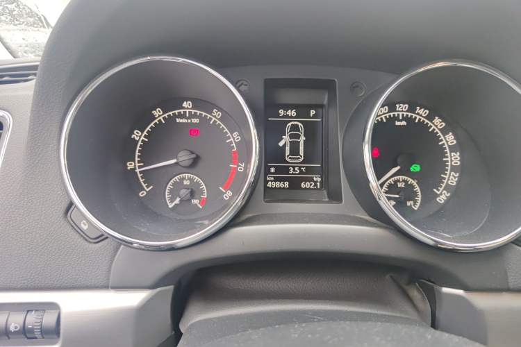 Used Skoda Yeti 2014 1.4 TSI DSG Polar Edition Odometer Close Up
