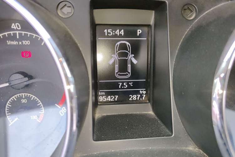 Used Skoda Yeti 2014 1.8TSI DSG Polar Edition Odometer Close Up