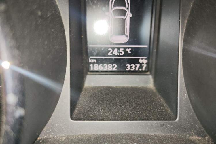 Used Skoda Yeti 2014 1.8TSI DSG Polar Edition Odometer Close Up