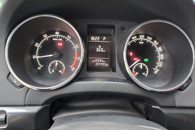 Used Skoda Yeti 2014 1.4TSI DSG Vibrant Edition Odometer Close Up