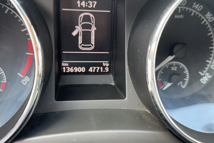Used Skoda Yeti 2014 1.4 TSI DSG Polar Edition Odometer Close Up