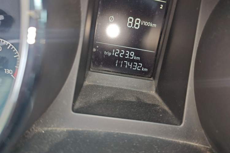 Used Skoda Yeti 2014 1.4TSI DSG Vibrant Edition Odometer Close Up
