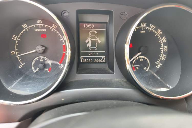 Used Skoda Yeti 2014 1.4TSI Manual Polar Edition Odometer Close Up