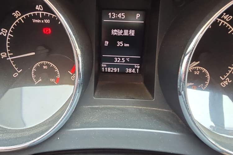 Used Skoda Yeti 2014 1.8TSI DSG Polar Edition Odometer Close Up