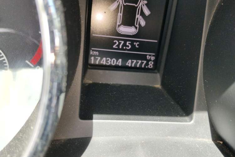 Used Skoda Yeti 2014 1.4TSI Manual Polar Edition Odometer Close Up