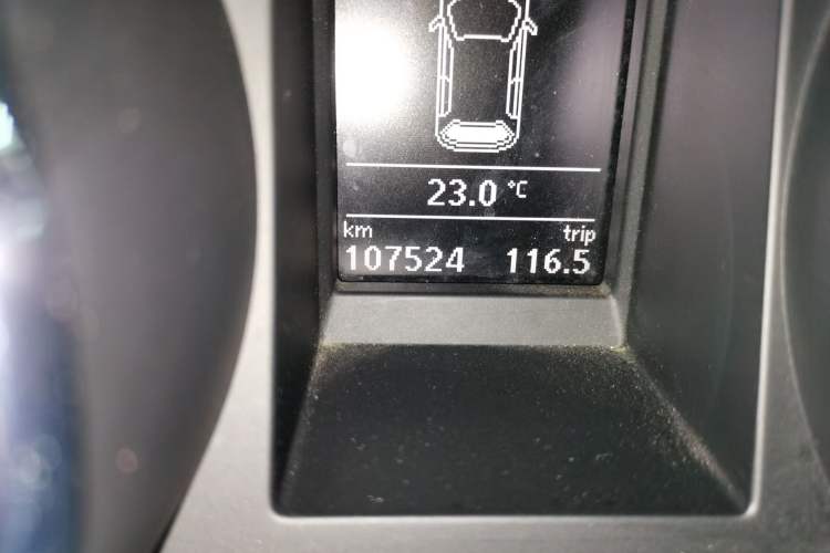 Used Skoda Yeti 2014 1.4TSI DSG All-Wheel Drive Version Odometer Close Up