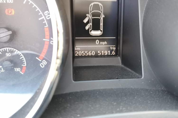 Used Skoda Yeti 2014 1.4TSI DSG All-Wheel Drive Version Odometer Close Up
