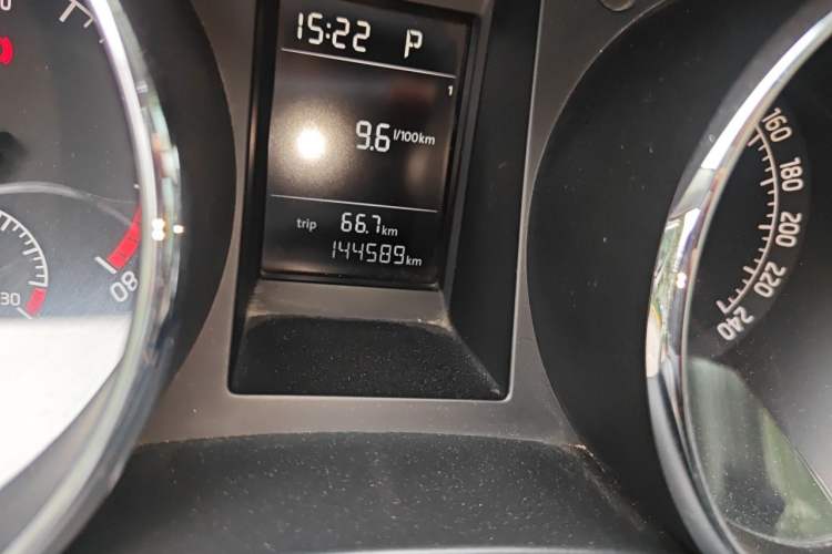 Used Skoda Yeti 2014 1.4TSI DSG Vibrant Edition Odometer Close Up