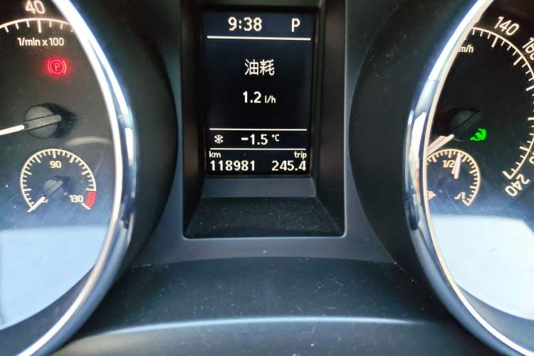 Used Skoda Yeti 2014 1.8TSI DSG All-Wheel Drive Edition Odometer Close Up