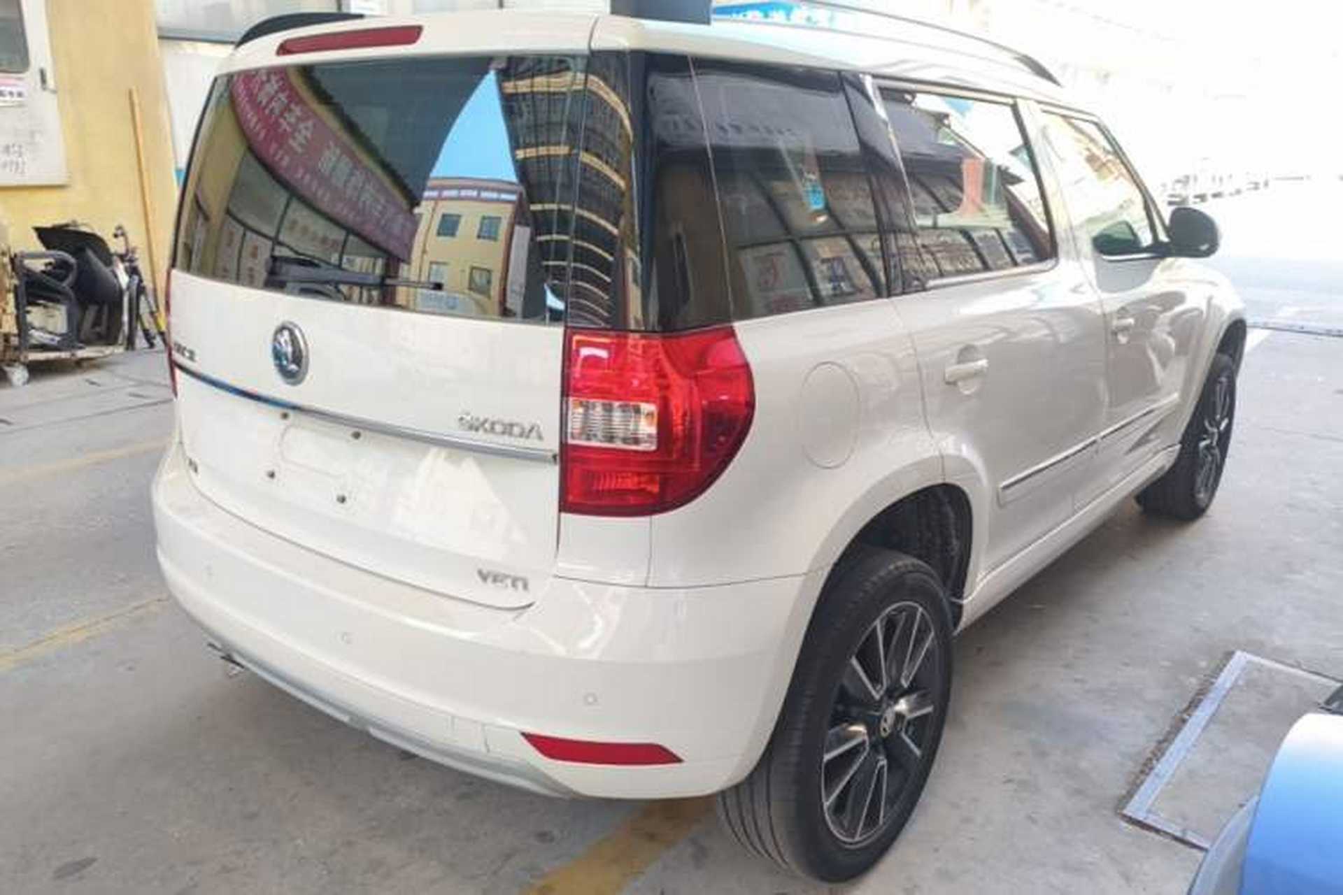 Used Skoda Yeti 2014 1.4 TSI DSG Phantom Edition Rear Right 45 Deg